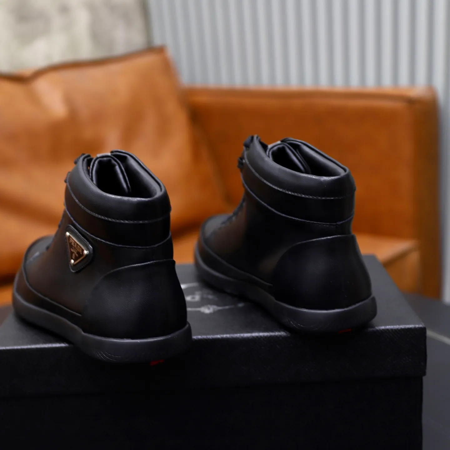Ex-factory price: 480💰🙅‍♂️🙅‍♂️🙅‍♂️ Brand: PRADA Standard code: 38-44 (45 customized) Grade: Same as the official website Material: Original high-end leather splicing surface Comfortable and breathable sheepskin lining Lightweight, soft and wear-resistant outsole Style category: Men's fashion casual shoes Sports shoes Distinguished luxury brand elements Top luxury Color: actual picture color